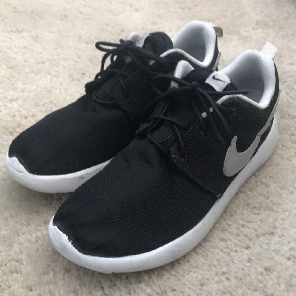 Boys Nike Roche, size 3